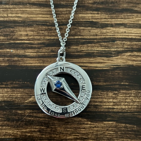 Fancime silver compass necklace - Picture 2 of 2